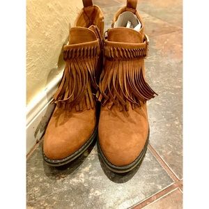 NWT Fringe Tan Faux Suede Ankle Women Booties